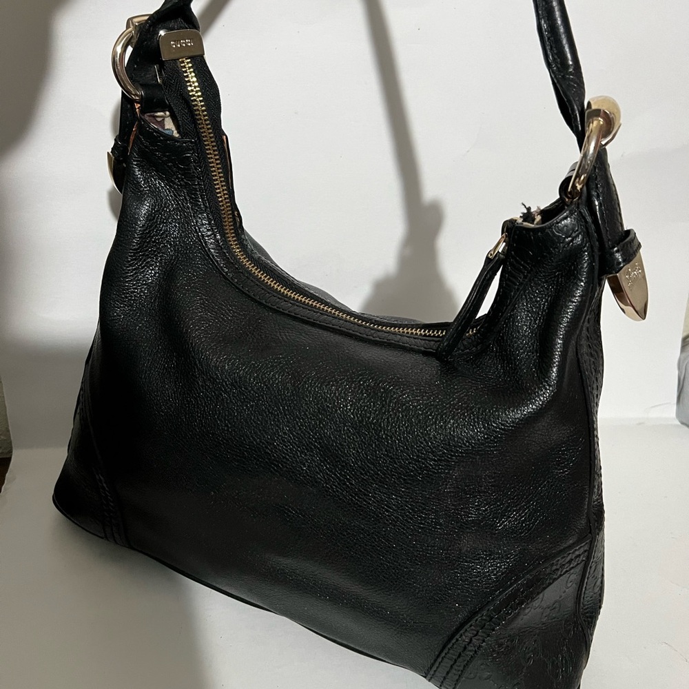 Black Gucci Leather Shoulder Bag by Gucci
